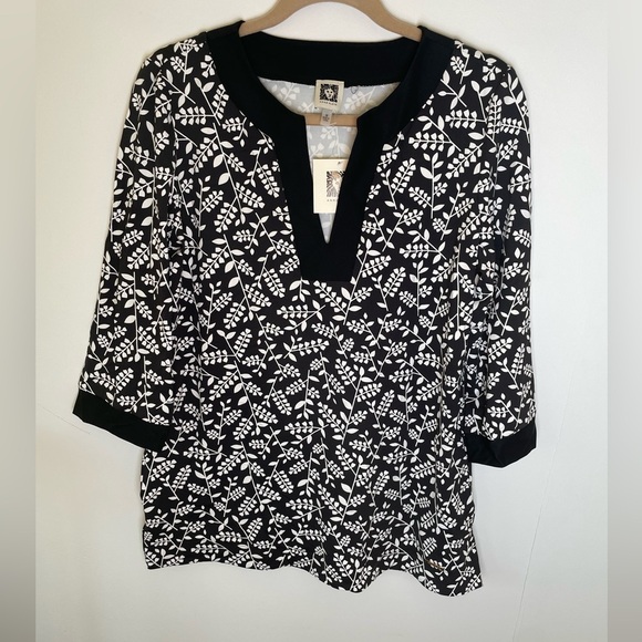 Anne Klein Sport 3/4 Sleeve v-Neck, Print Top size medium NEW - Picture 1 of 8